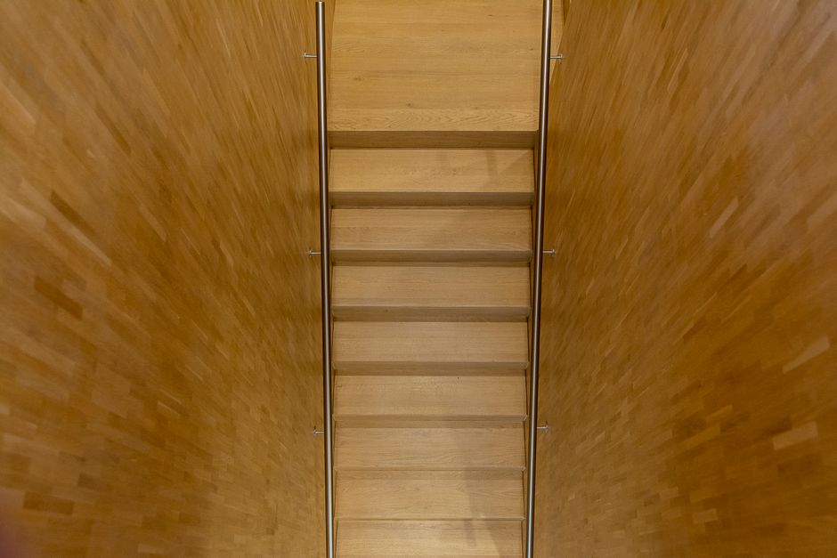 monte-escalier à Aÿ-Champagne